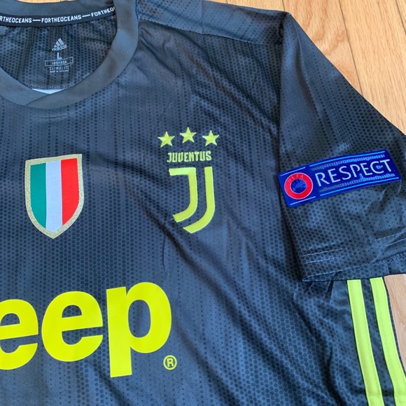 Cristiano Ronaldo Juventus 3rd jersey - Picture 6 of 7